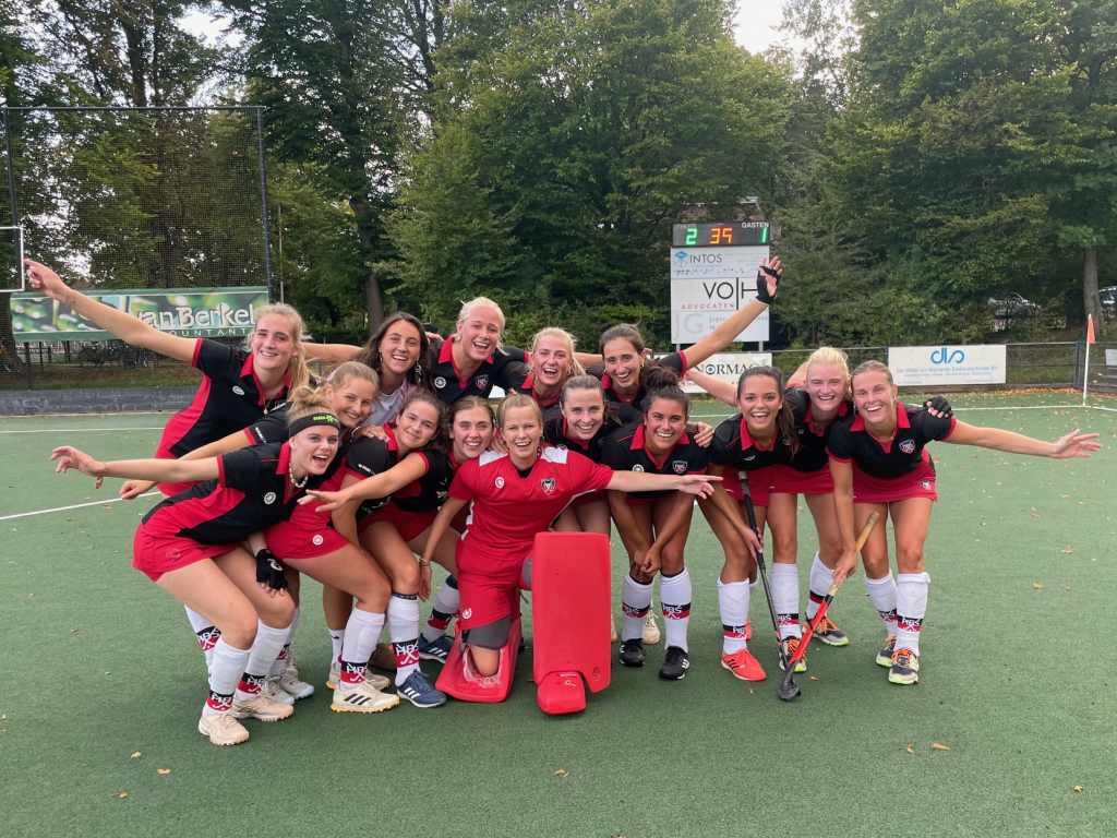 Gepromoveerd Dames 2 wint van landskampioen SCHC in res. Hoofdklasse Nieuws afbeelding